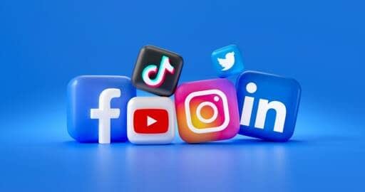 Iconos de redes sociales (Instagram, Facebook, TikTok, etc.) sobre fondo azul.