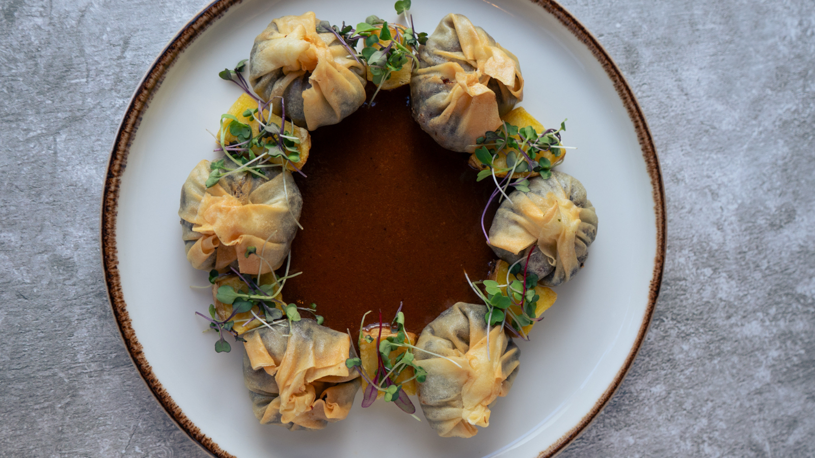 Saquitos Crujientes de rabo de toro en Taberna Orgullosa junto a Plaza de Las Ventas Madrid