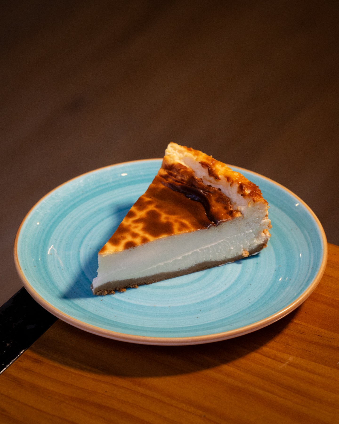¿Qué pedir en Taberna Orgullosa para compartir? Una tarta de queso cremosa